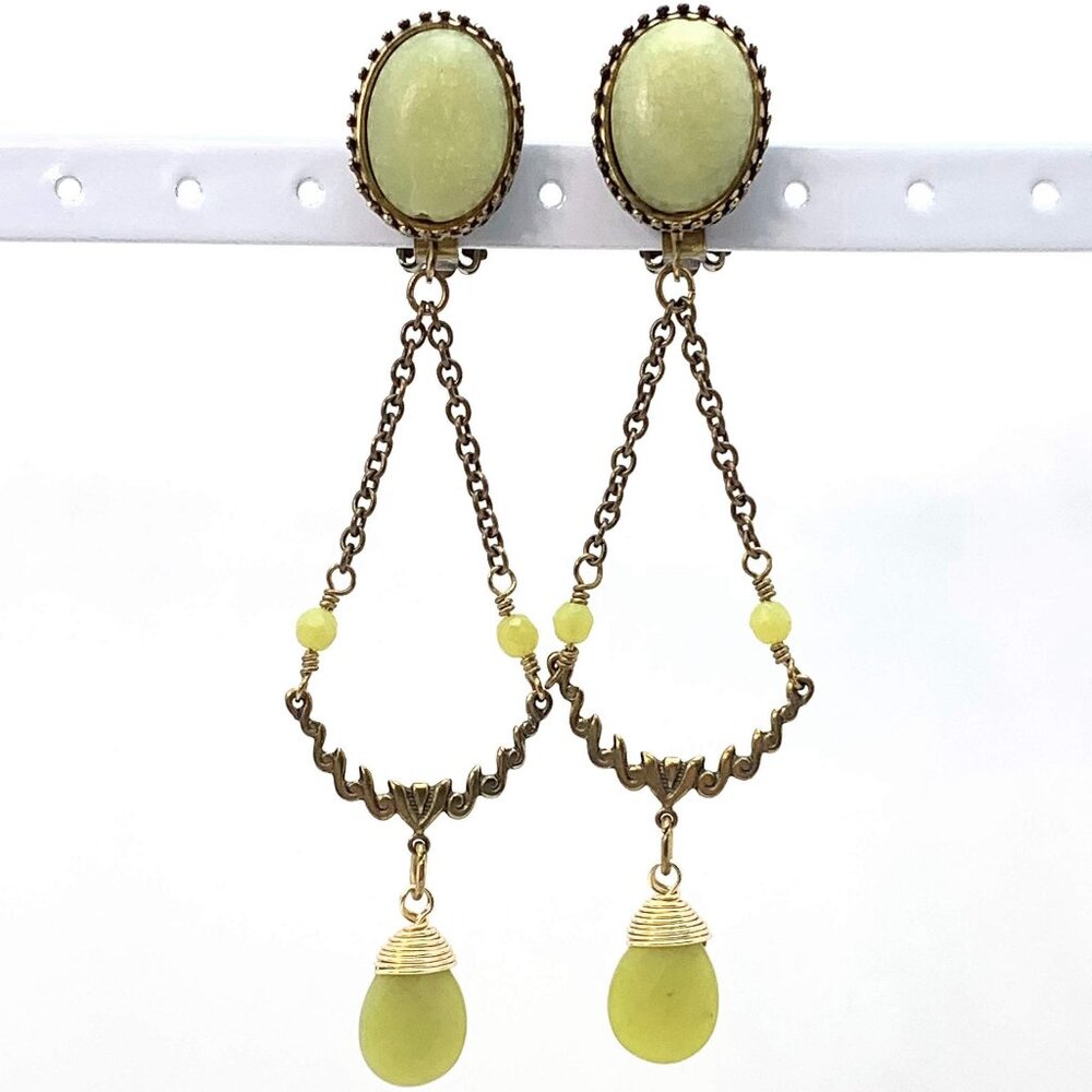 Jan Michaels vintage green chandelier style long dangle clip earrings